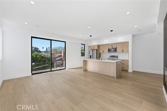 Building Photo - 13602 Burbank Blvd