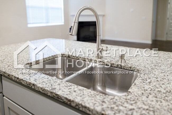 Building Photo - 559 Post Oak Ln