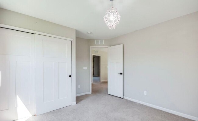Building Photo - 15911 Long Meadow Way