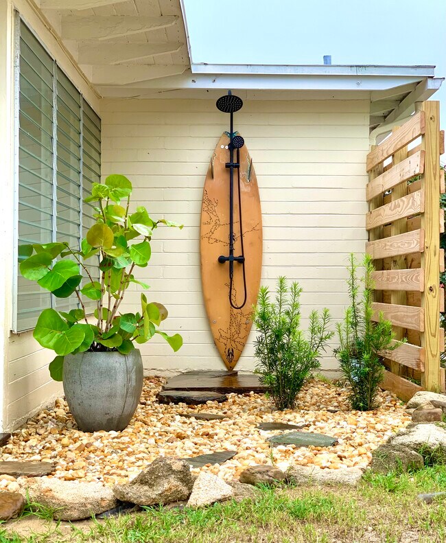 Outdoor shower with hot and cold water - 52 River Shore Dr