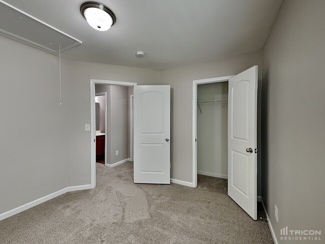 Building Photo - 4824 Lynn Lee Cir