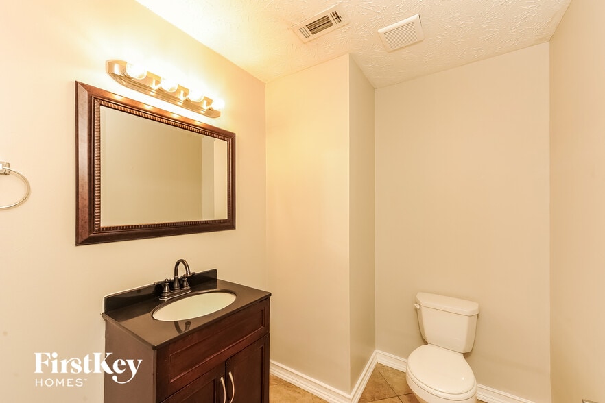 Building Photo - 4445 Waterman Dr
