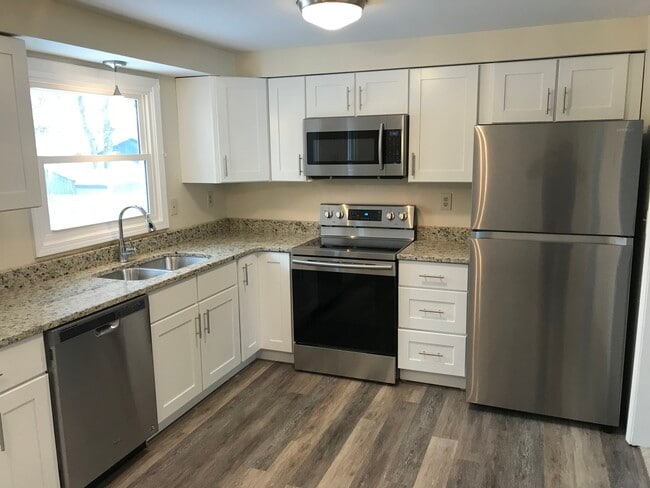 Building Photo - 7404 Oak Post Rd