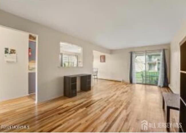 Building Photo - 400 Cranbury Rd