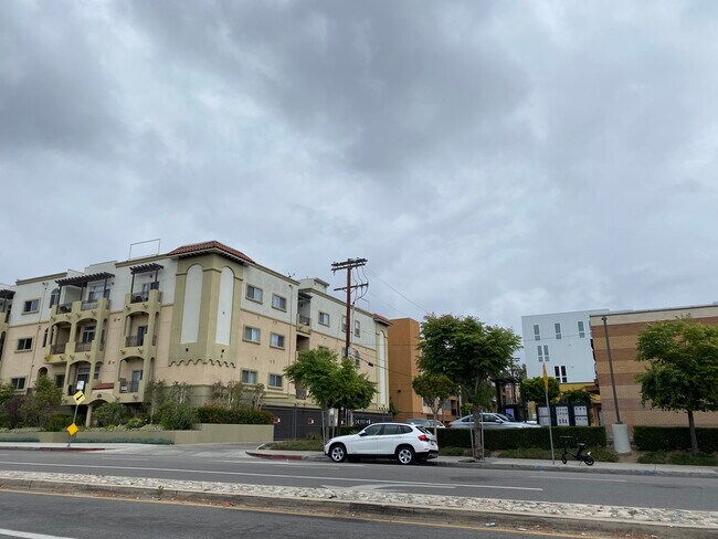 Building Photo - 4824 Tujunga Ave