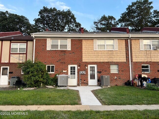 Primary Photo - 15 Briar Mills Dr