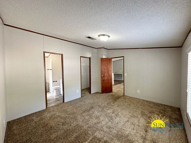 Building Photo - 3 Bedroom Home Near Both Bases