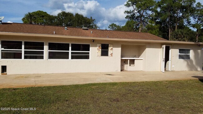 Building Photo - 4655 Seville Ave