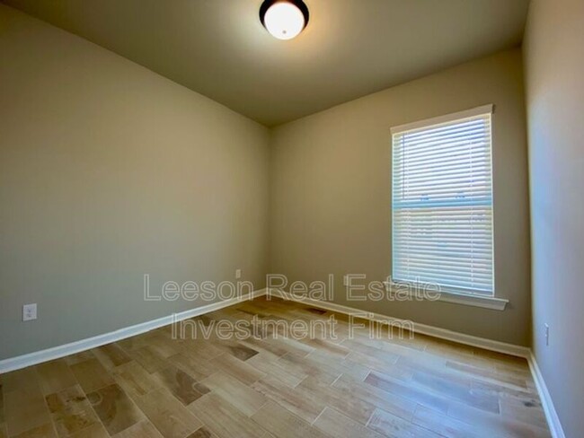 Building Photo - 421 Zinfandel Pl