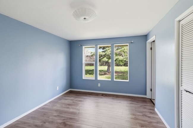 Building Photo - 4 Bed 2 Bath - Pet Friendly - Groups - Landscaping Included - NAS Whidbey