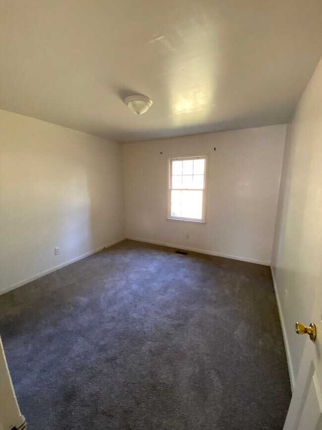 Building Photo - 6026 Emerald Ln