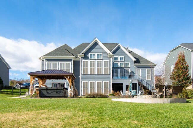 Building Photo - 6883 Birmingham Dr