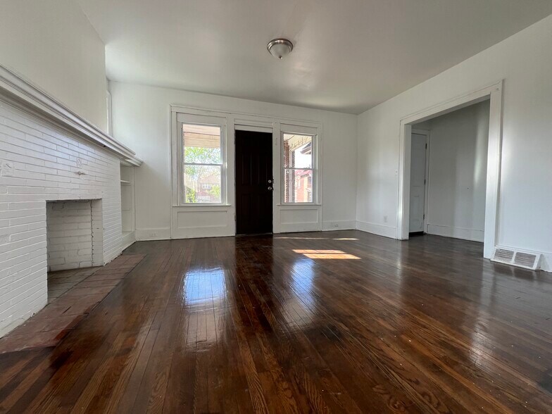 Building Photo - 3815 Pingree St