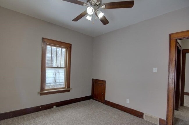 Building Photo - 1837 W 8th St