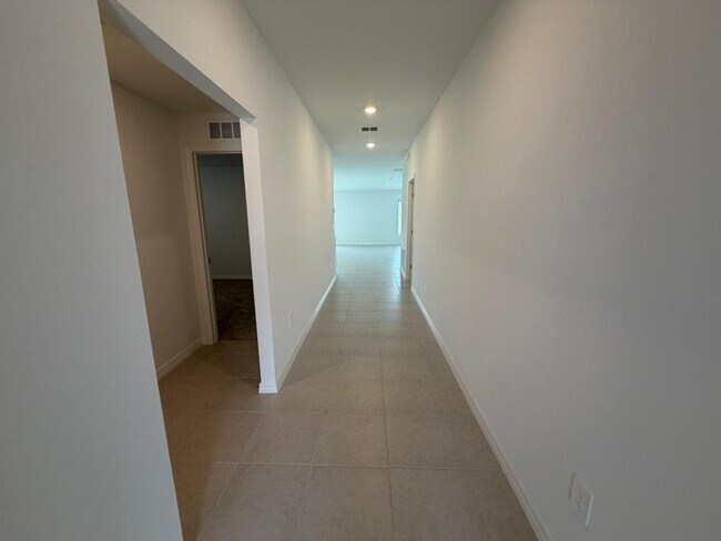 Building Photo - 2167 Lone Oak Ln