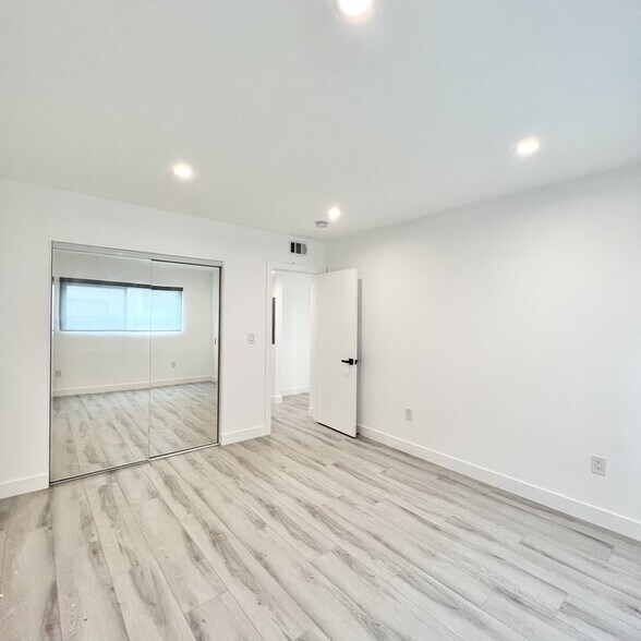 Building Photo - 2034 S Garth Ave