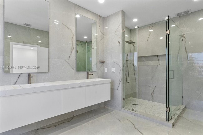 Building Photo - 21301 NE 38th Ave