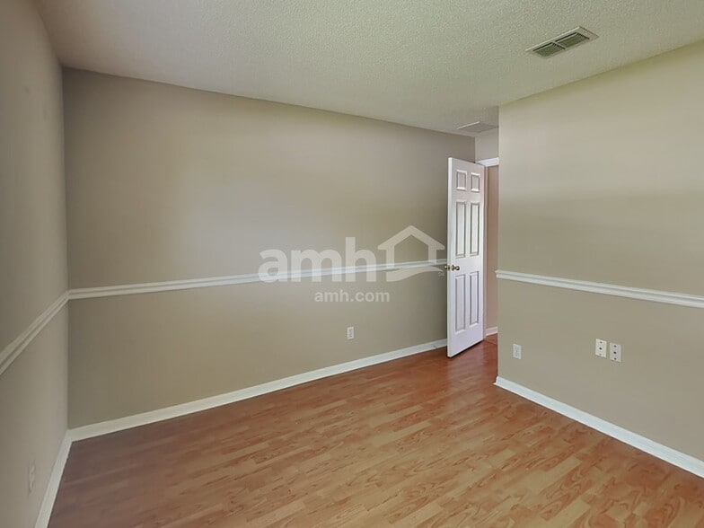 Building Photo - 12131 Woodglen Cir