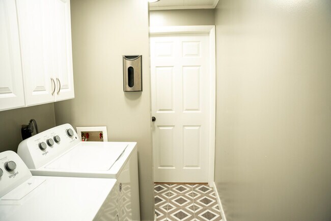 Building Photo - 7903 Mustang Dr