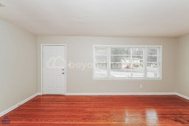 Building Photo - Ready to love where you live? 3 Bed 1 Bath Home Ready for You!