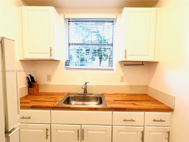 Building Photo - 1525 Meridian Ave