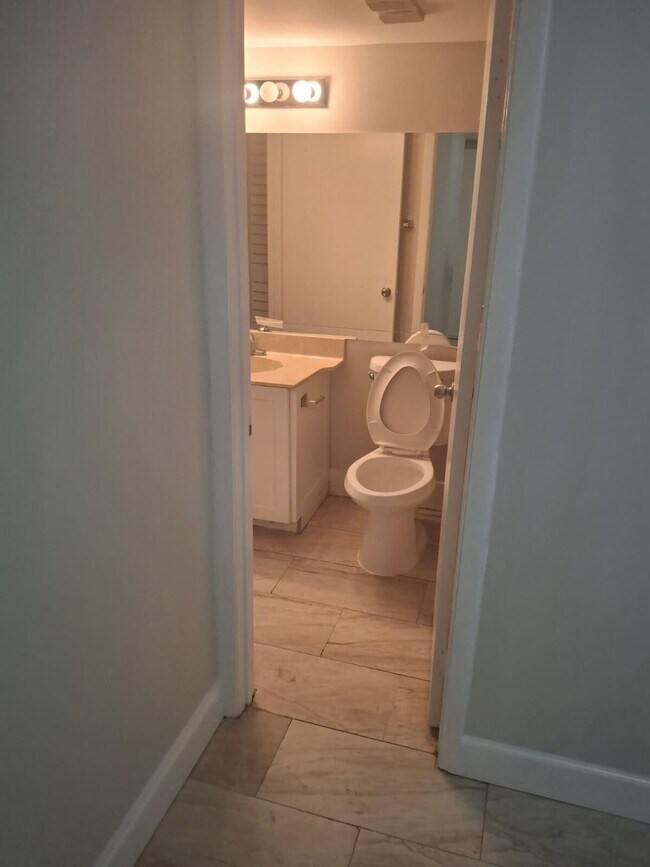 Building Photo - 9833 Westview Dr