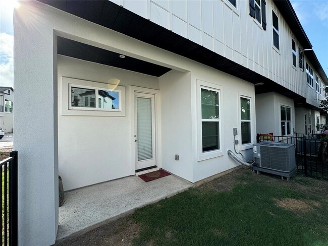 Building Photo - 12001 Vista Parke Dr