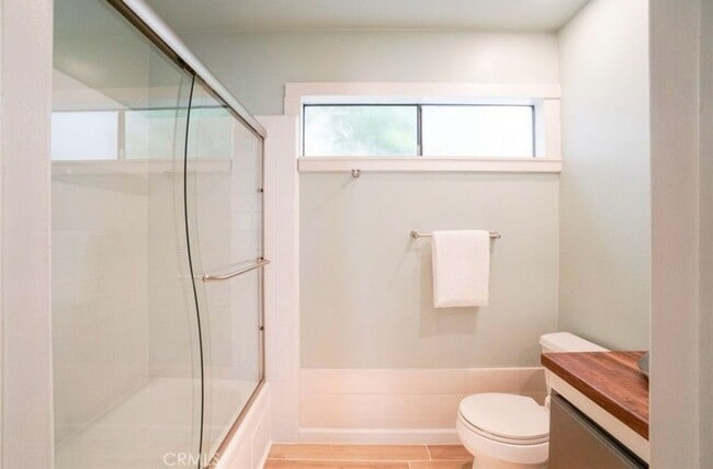 Building Photo - Beautiful Large 2+2, Balcony, Central AC ~...