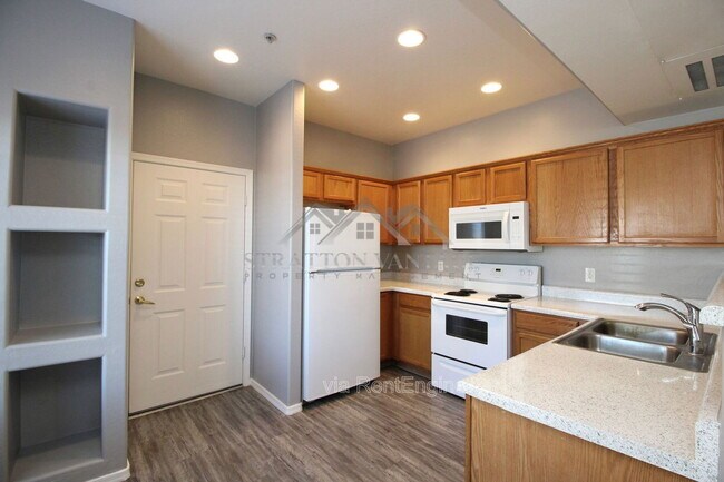 Building Photo - 6770 N 47th Ave