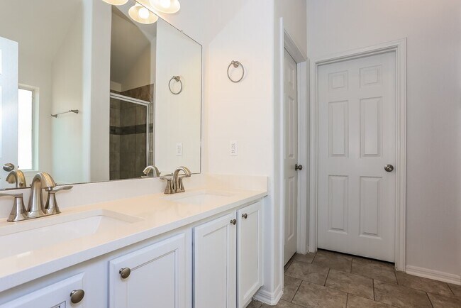 Building Photo - 1401 Oregon St