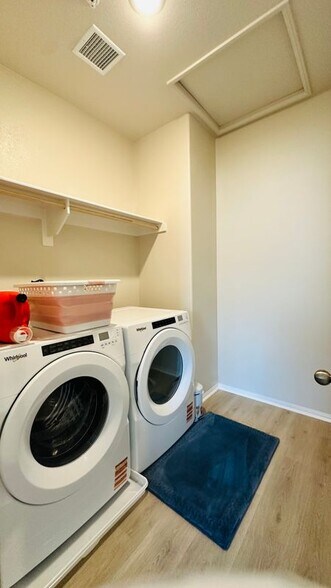 Building Photo - 1121 Tropic Ct