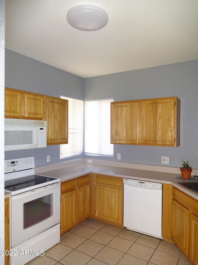 Building Photo - 2929 W Yorkshire Dr