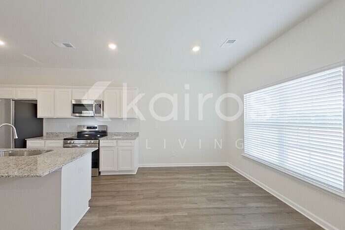 Building Photo - 2215 Banyon Cir