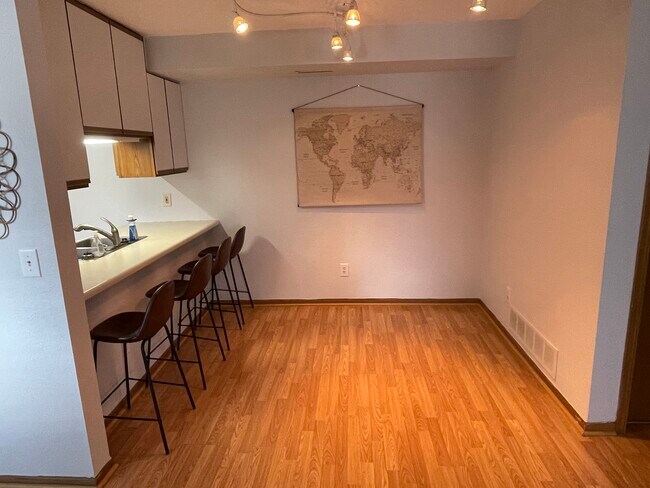 Building Photo - 185 Heather Ln