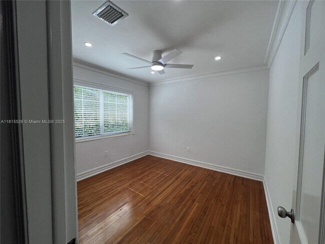 Building Photo - 1452 Urbino Ave