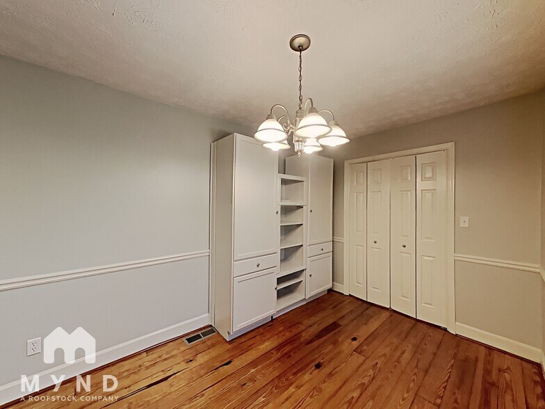 Building Photo - 1600 Arden Dr SW