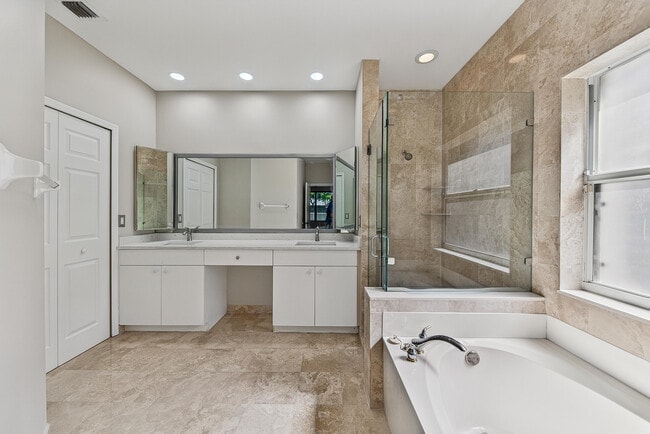 Building Photo - 12325 Cascades Pointe Dr