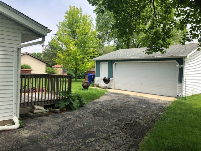 Building Photo - Single Family Home