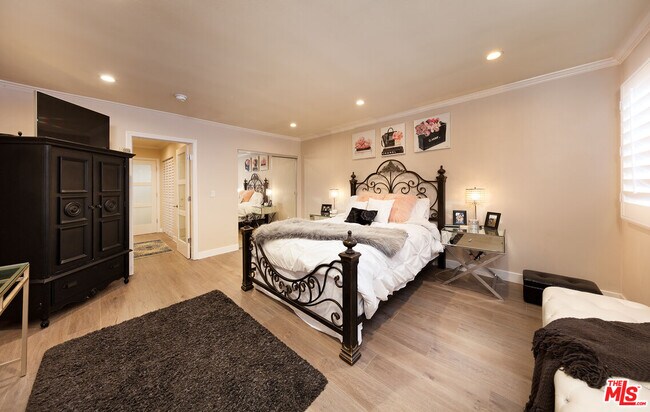 Building Photo - 938 Palm Ave