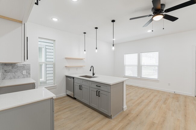 Building Photo - 7126 Bywood St