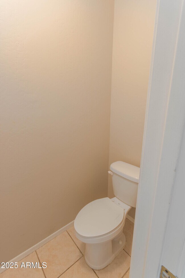 Building Photo - 213 W Caroline Ln