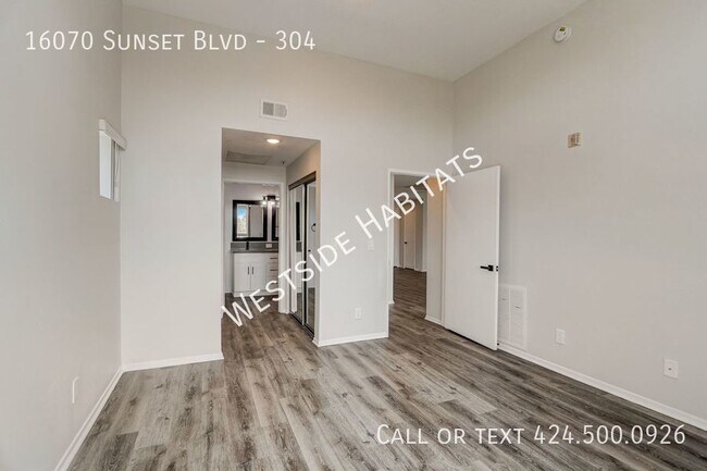 Building Photo - 16070 Sunset - Gorgeous, fully renovated b...