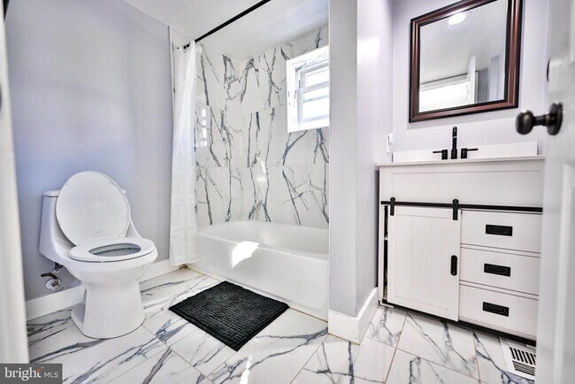 Building Photo - 1015 Riverside Ave