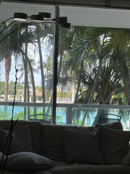 Building Photo - 5161 Collins Ave