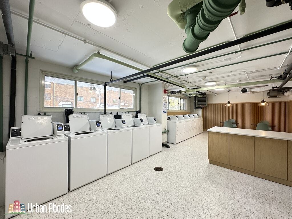 Building Photo - 1335 N Dearborn St