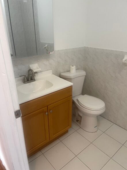 Building Photo - 335 Claremont Ave