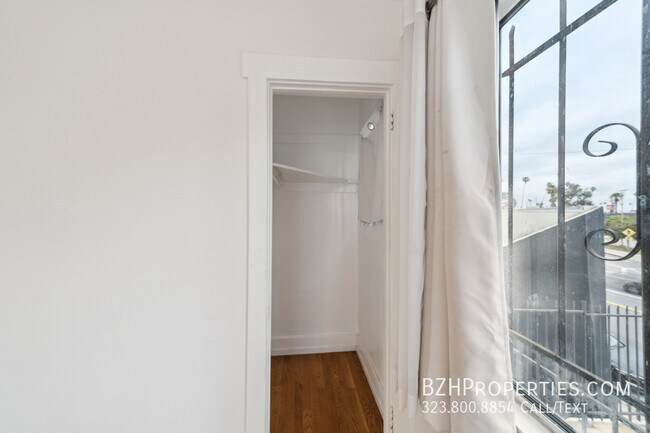 Building Photo - 6179 N Figueroa St