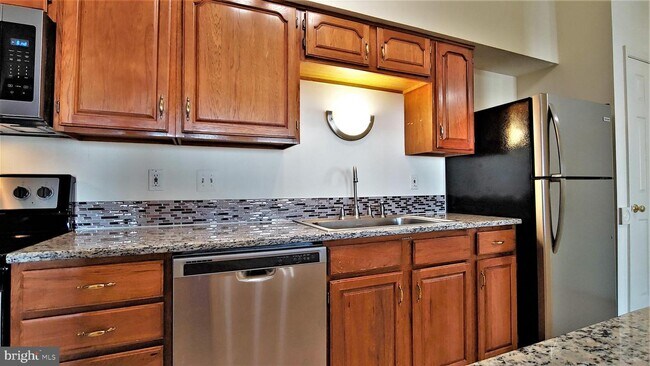 Building Photo - 621 Himes Ave