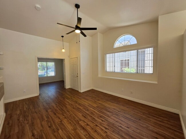 Building Photo - Beautiful Single Story Home