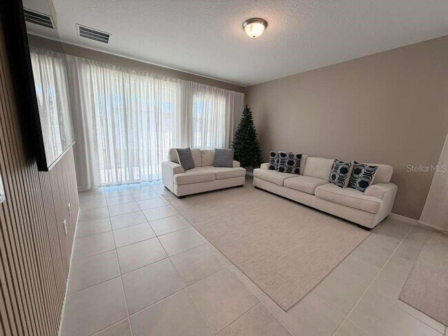 Building Photo - 2293 Treasure Hill St